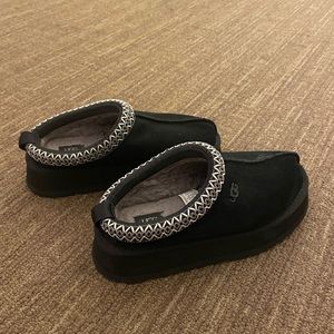 UGG Tazz Platform Slippers in Black